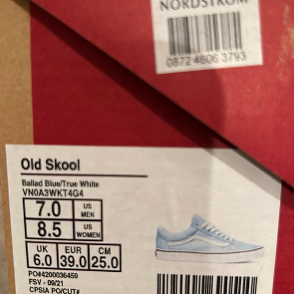 Old Skool Vans size 7 M and 8.5 W, new in box - Picture 7 of 7